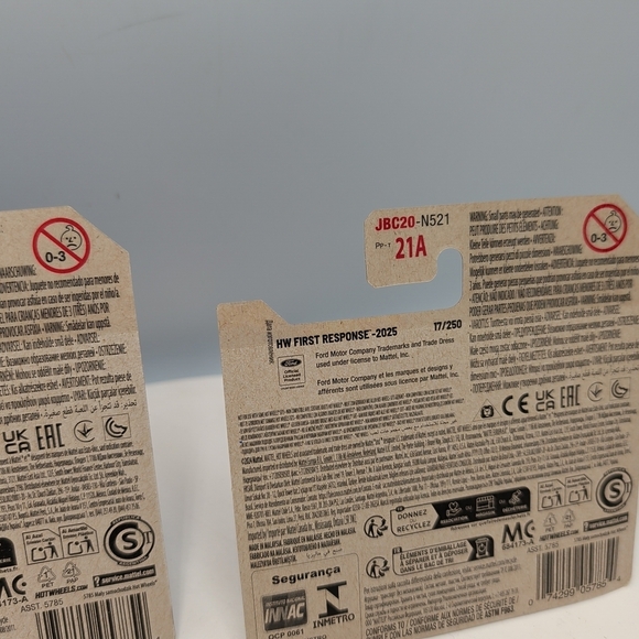 Mattel Hot Wheels Nissan Set - Red, Silver, Green - Picture 9 of 10